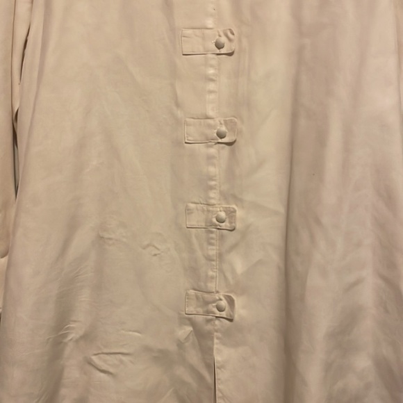 Soft Surroundings White Silk Button Down Front‎ Long Sleeve Woman’s Top - Picture 3 of 8